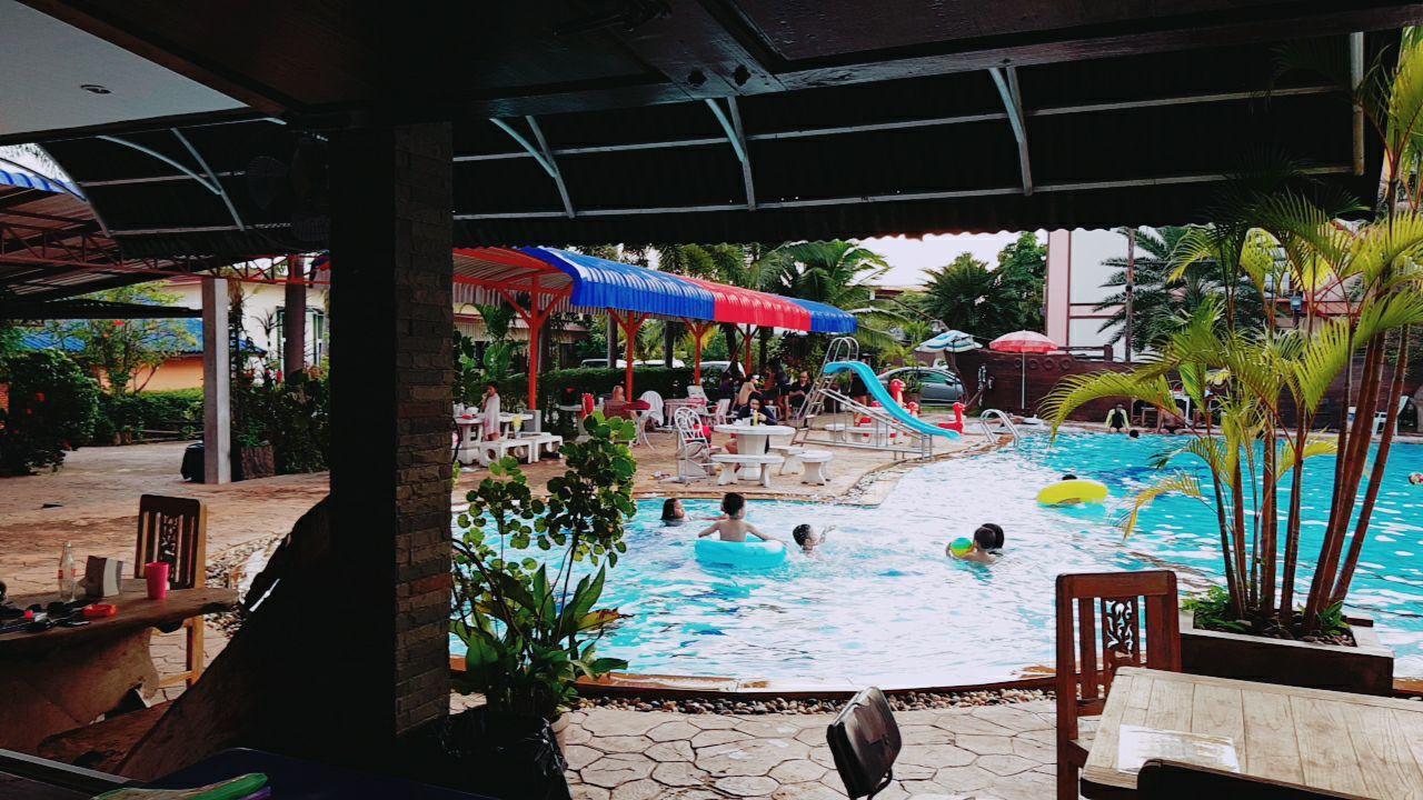 Ruysuk Hotel & Swimming Pool Udon Thani Bagian luar foto